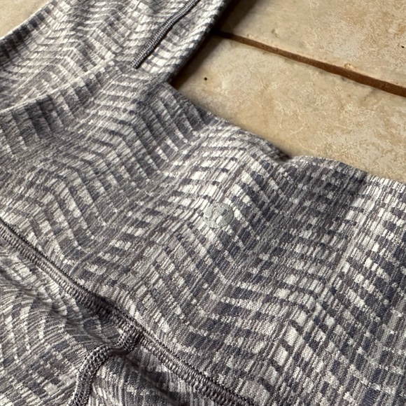 lululemon women’s leggings sizes 2 and 4 - Picture 4 of 12